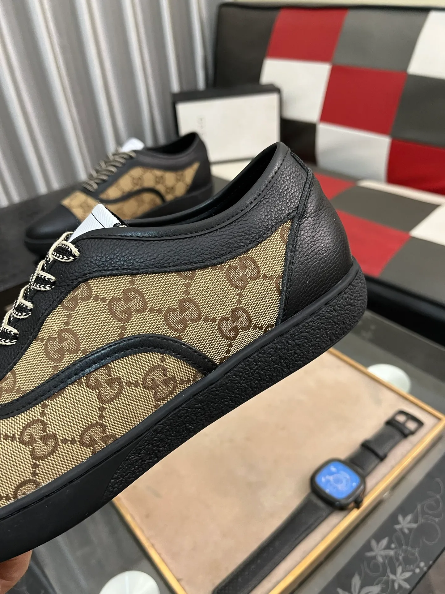 Men's shoes💰400⌚️⌚️[GUCCI] Gucci men's casual shoes are absolutely popular🔥The ultimate matching item for trendy men! The charm of super texture is unstoppable. This is the main recommendation. The upper is made of high-quality cowhide, with pig lining feet and wear-resistant rubber sole. It is noble and elegant! Extremely comfortable🎁🎁You can be as handsome as you want💪 Available in sizes 38-44 and 4️⃣colors available